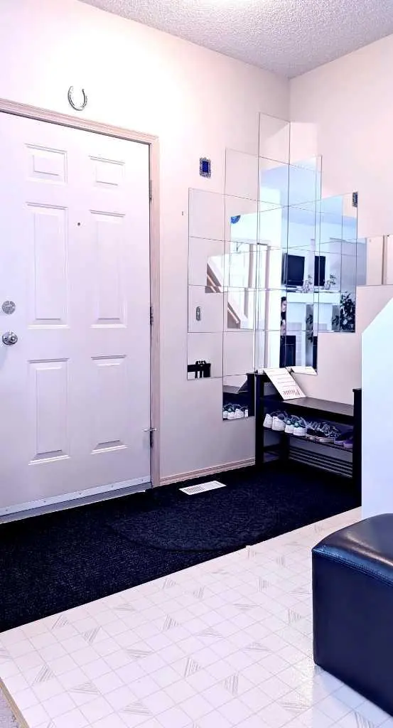 12 Shawbrooke CT SW, Calgary, AB T2Y 3G2