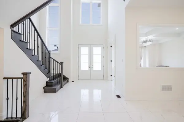 East Gwillimbury, ON L9N 0W4,106 Silk Twist DR