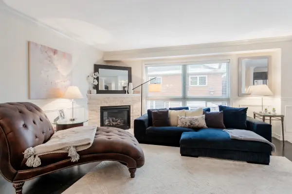 Brampton, ON L7A 2A8,11 Four Seasons CIR