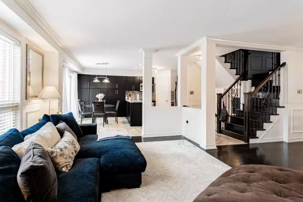 Brampton, ON L7A 2A8,11 Four Seasons CIR