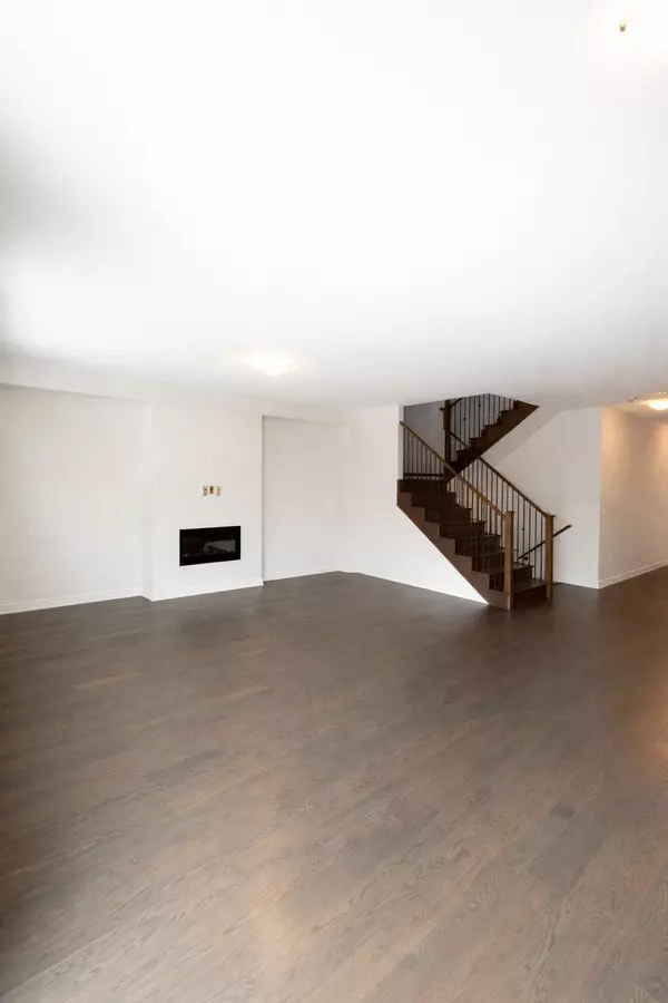 Caledon, ON L7C 4K9,54 Minnock ST #Upper