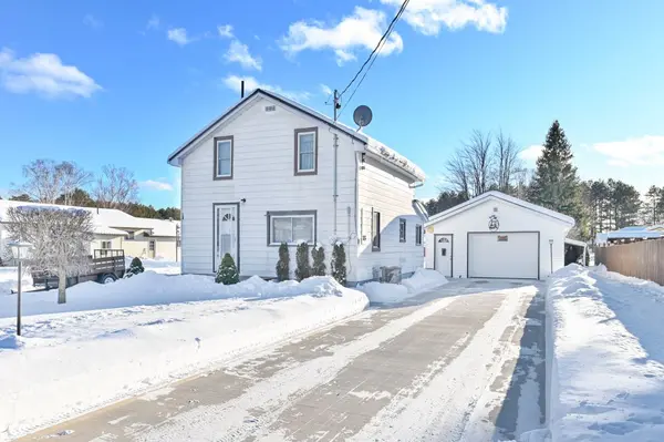 Addington Highlands, ON K0H 1P0,36 Jones ST