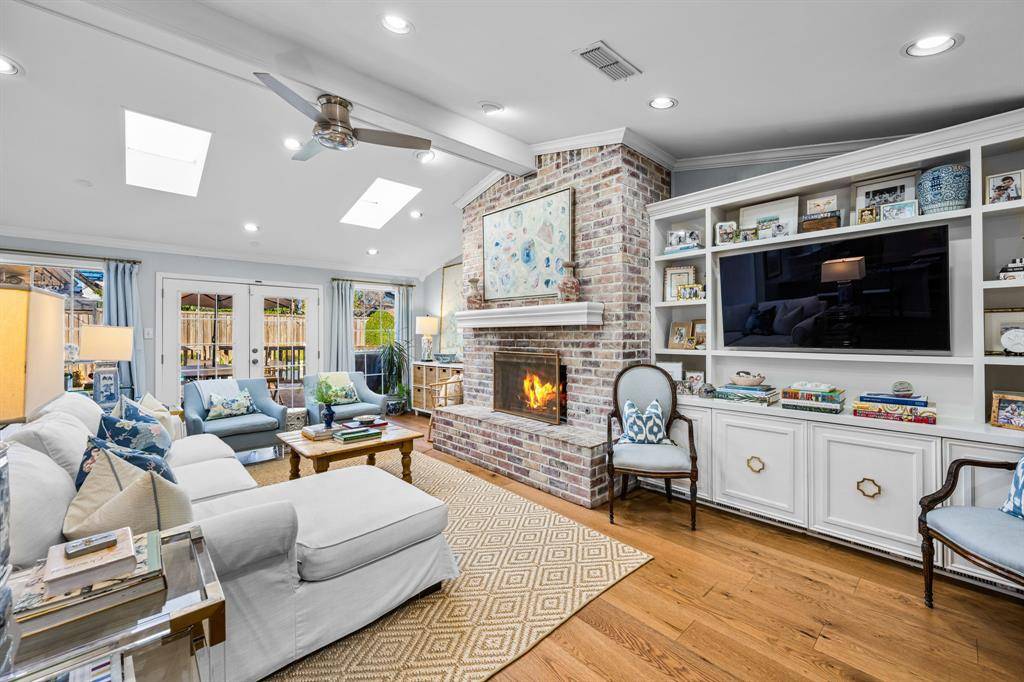 10623 Estate Lane, Dallas, TX 75238