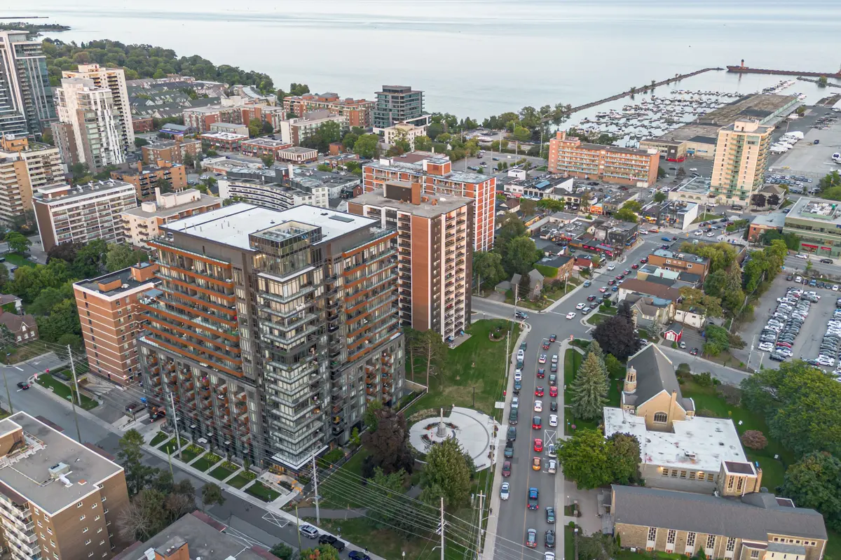 21 Park ST E #707, Mississauga, ON L5G 0C2