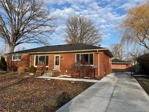 6326 Lathers ST, Garden City, MI 48135