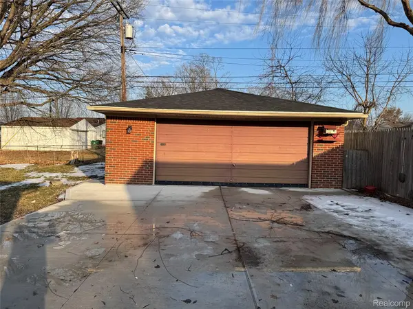 6326 Lathers ST, Garden City, MI 48135