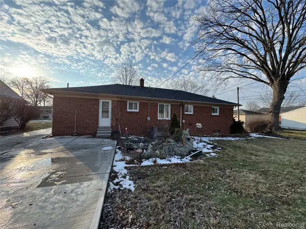 6326 Lathers ST, Garden City, MI 48135