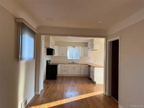 6326 Lathers ST, Garden City, MI 48135