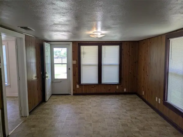 411 S Bradshaw Street, Denton, TX 76205