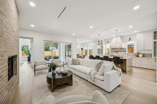 Dallas, TX 75214,6244 Richmond Avenue