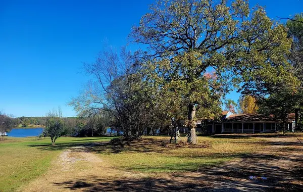 2482 Fm 2946, Emory, TX 75440