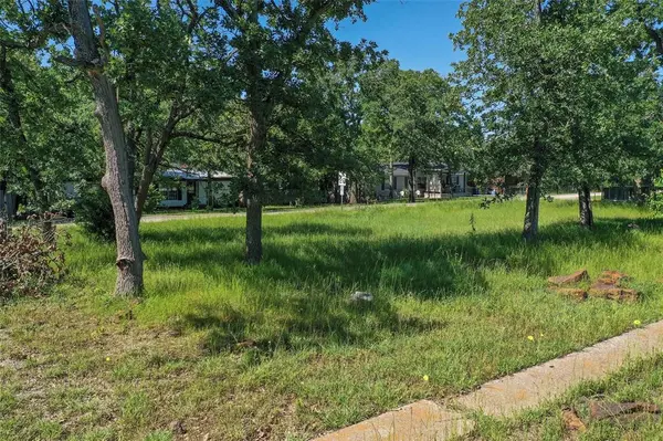 1102 Maple Drive, Bartonville, TX 76226