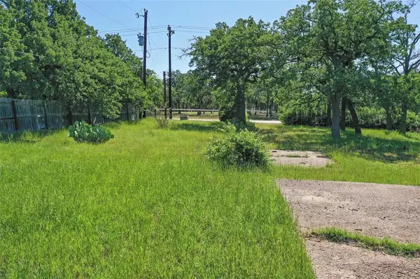 1102 Maple Drive, Bartonville, TX 76226