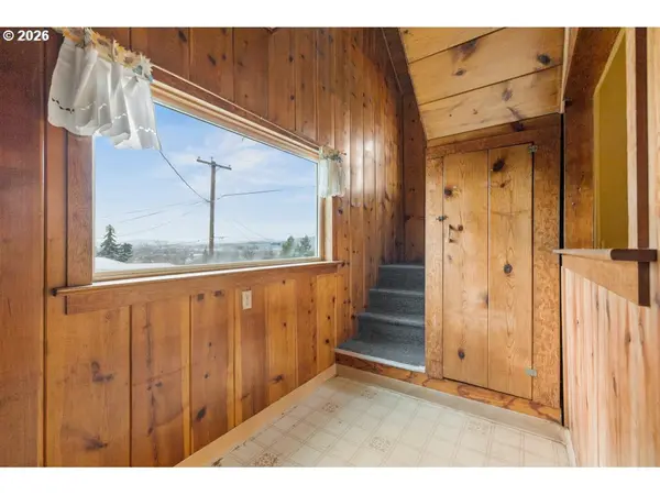 241 HILLSIDE AVE, Klamath Falls, OR 97601