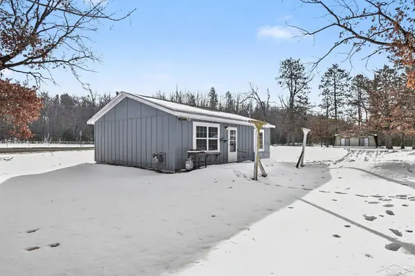 9757 N Cut RD, Higgins Twp, MI 48653