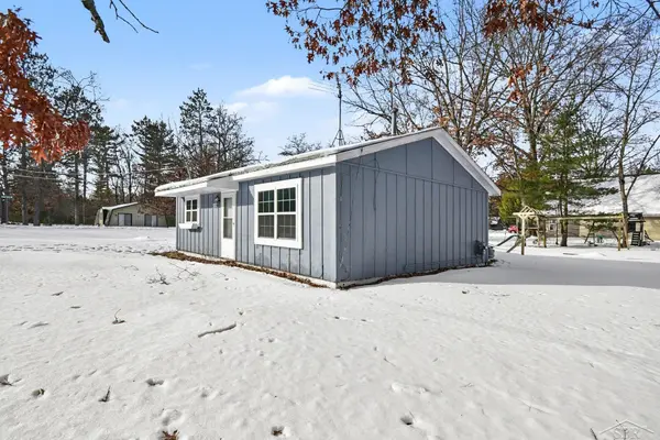 9757 N Cut RD, Higgins Twp, MI 48653