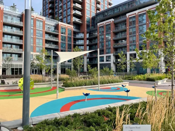 Toronto C06, ON M3H 0C8,31 tippett RD #1221