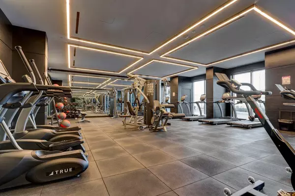 Toronto C06, ON M3H 0C8,31 tippett RD #1221