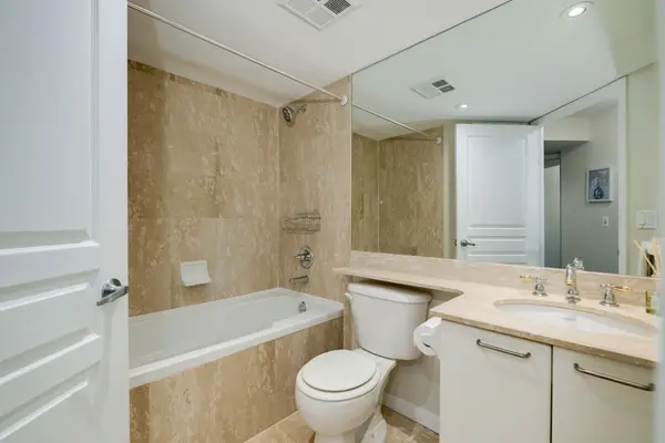 140 Simcoe ST #1004, Toronto C01, ON M5H 4E9