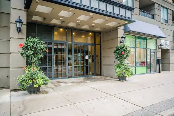 140 Simcoe ST #1004, Toronto C01, ON M5H 4E9