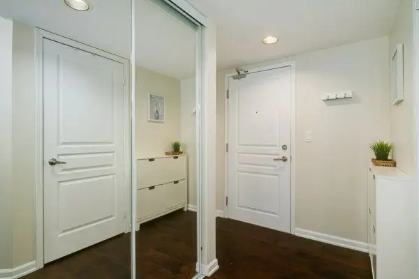 140 Simcoe ST #1004, Toronto C01, ON M5H 4E9