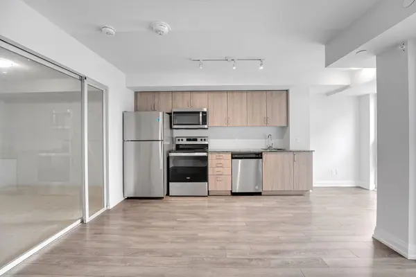 20 Meadowglen PL #528, Toronto E09, ON M1G 0A9