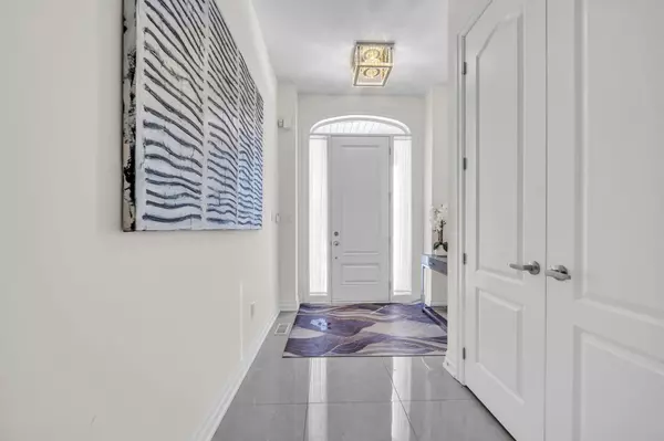 Aurora, ON L4G 3X2,11 Botelho CIR