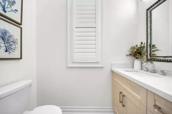 Aurora, ON L4G 3X2,11 Botelho CIR