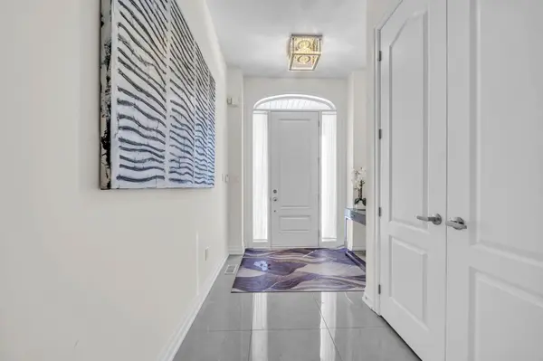 11 Botelho CIR, Aurora, ON L4G 3X2