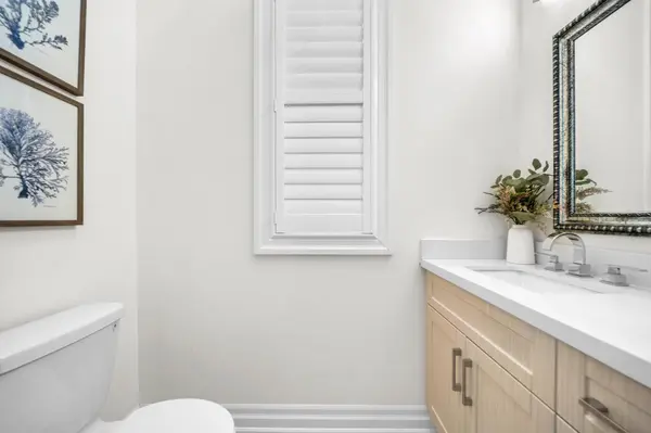 11 Botelho CIR, Aurora, ON L4G 3X2