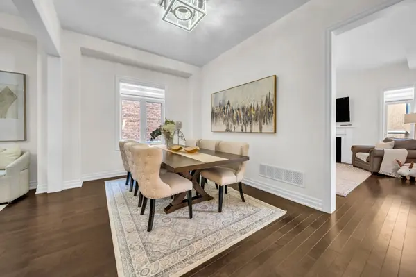 11 Botelho CIR, Aurora, ON L4G 3X2