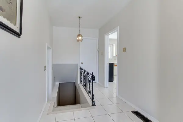 24187 Warden AVE, Georgina, ON L4P 3E9