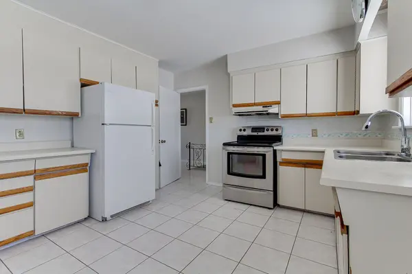 24187 Warden AVE, Georgina, ON L4P 3E9