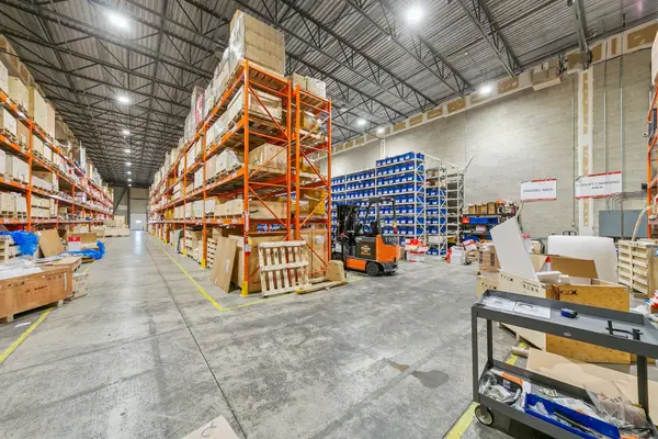 2400 Winston Park DR #3, Oakville, ON L6H 0G7