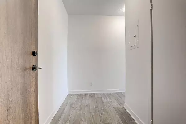 Toronto W06, ON M8Y 0C7,251 Manitoba ST #2409