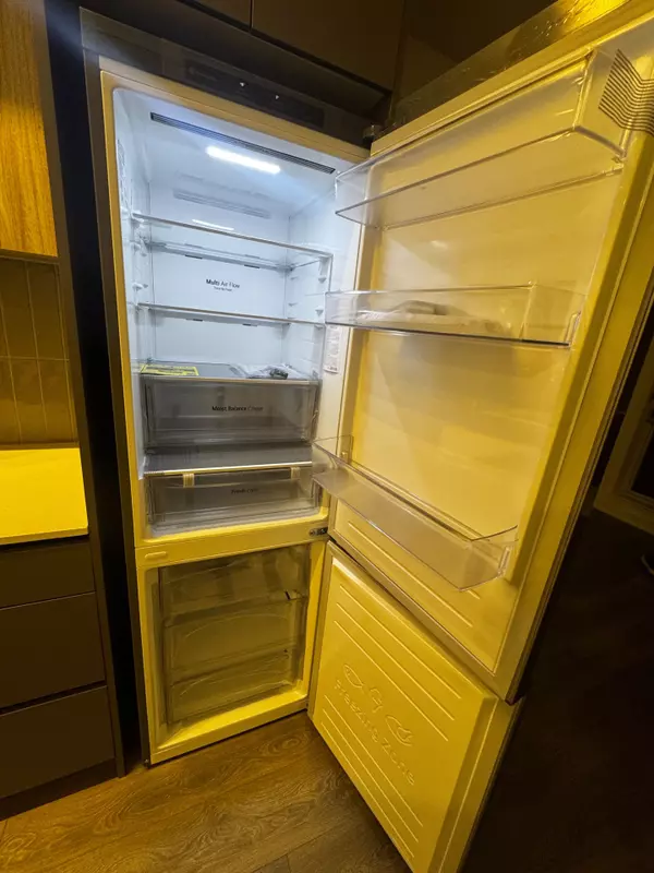 Brampton, ON L7A 5M5,20 All Nations DR #220