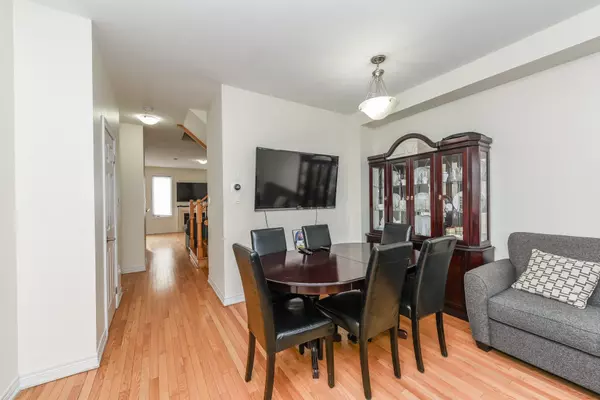 Brampton, ON L6Y 0V5,22 Merrickville WAY