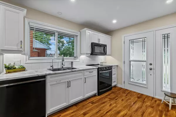 Hanover, ON N4N 1B3,382 3rd ST