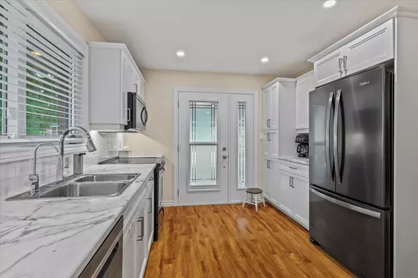 Hanover, ON N4N 1B3,382 3rd ST