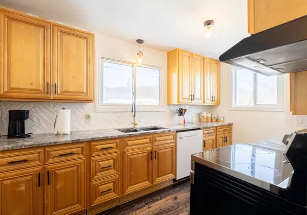 26 Cloverleaf DR, Belleville, ON K8N 4Z5