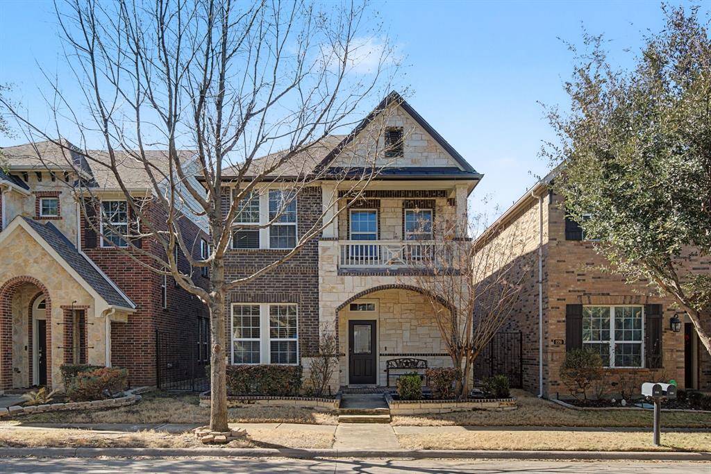 228 Buckingham Avenue, Euless, TX 76040