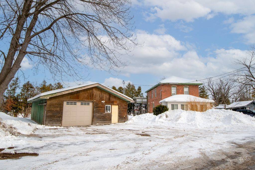 10 Hill ST, Selwyn, ON K0L 2H0
