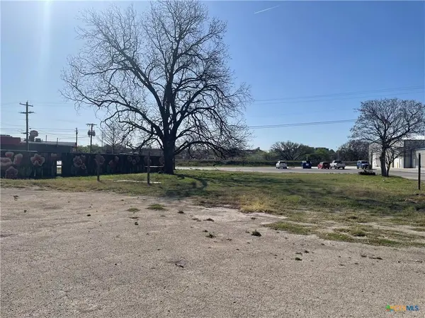107 W 10th Street, Lampasas, TX 76550