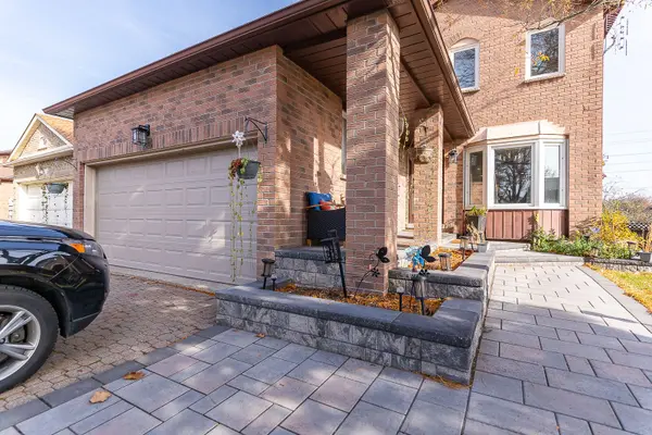 28 Upland DR, Whitby, ON L1N 8H8
