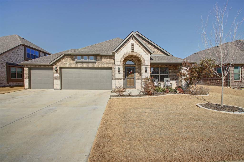 1916 Nightfall Drive, Alvarado, TX 76009