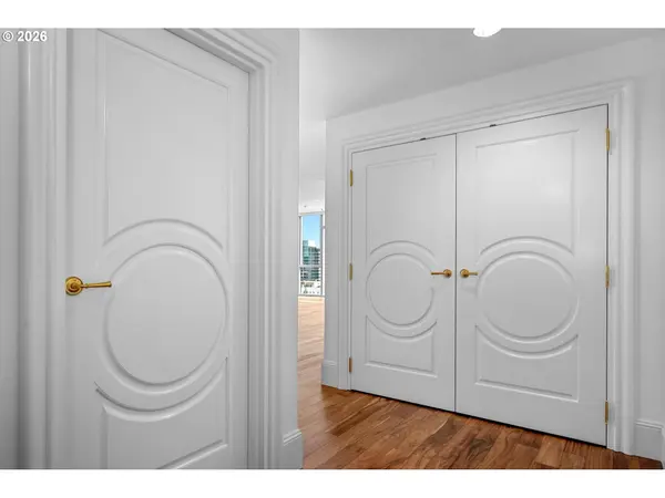 Portland, OR 97205,1221 SW 10TH AVE #1201