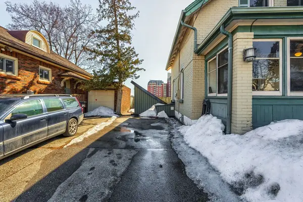 Brampton, ON L6X 1J2,7 David ST