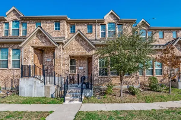 2563 Sarah Lane, Lewisville, TX 75056
