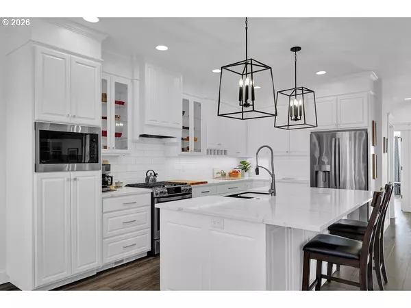 Junction City, OR 97448,928 SW CORAL ST