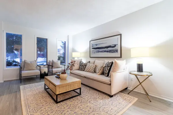 1686 Major Oaks RD, Pickering, ON L1X 1X1